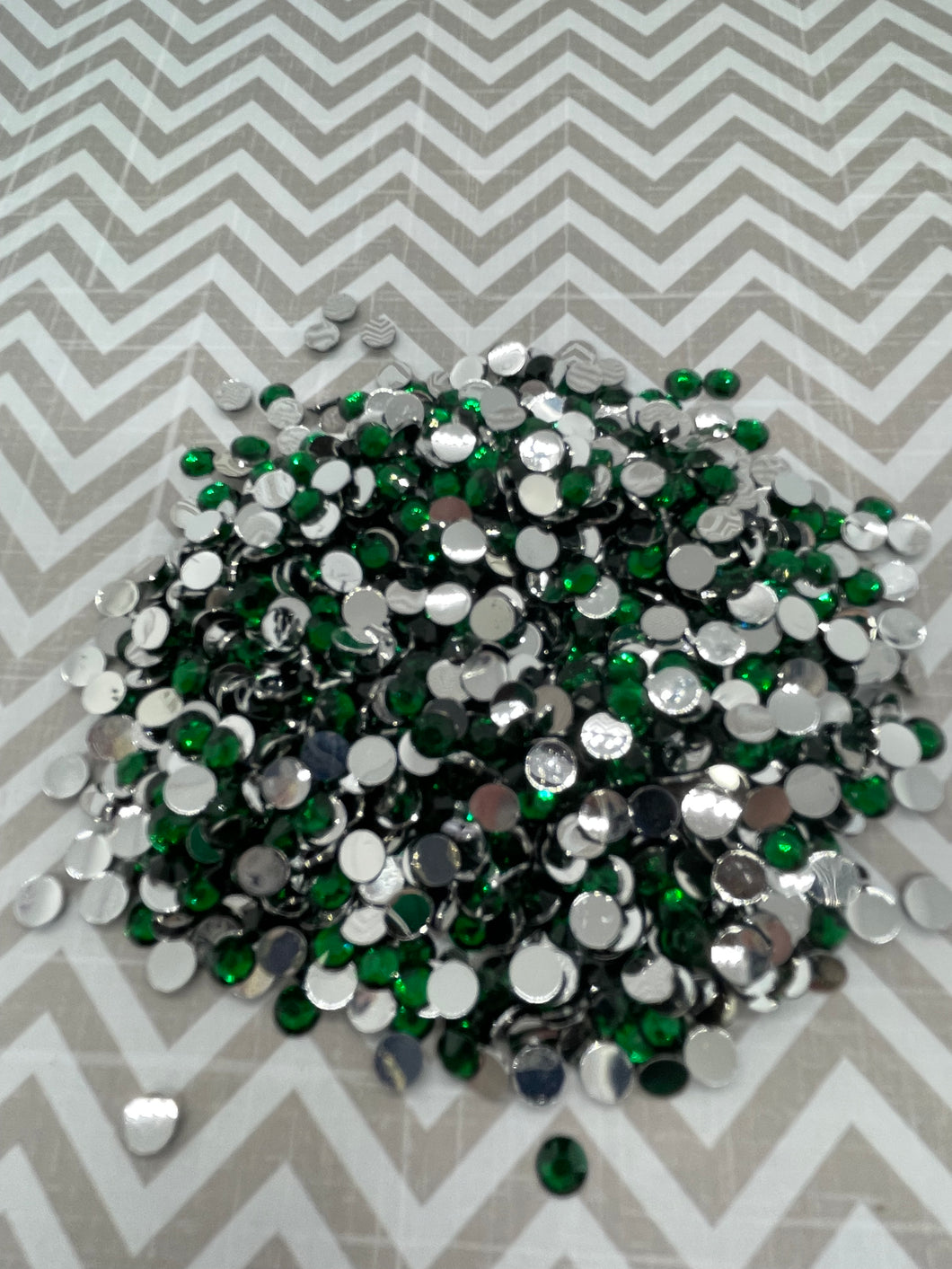 Clover (Emerald) Resin Silver Flatback Rhinestone