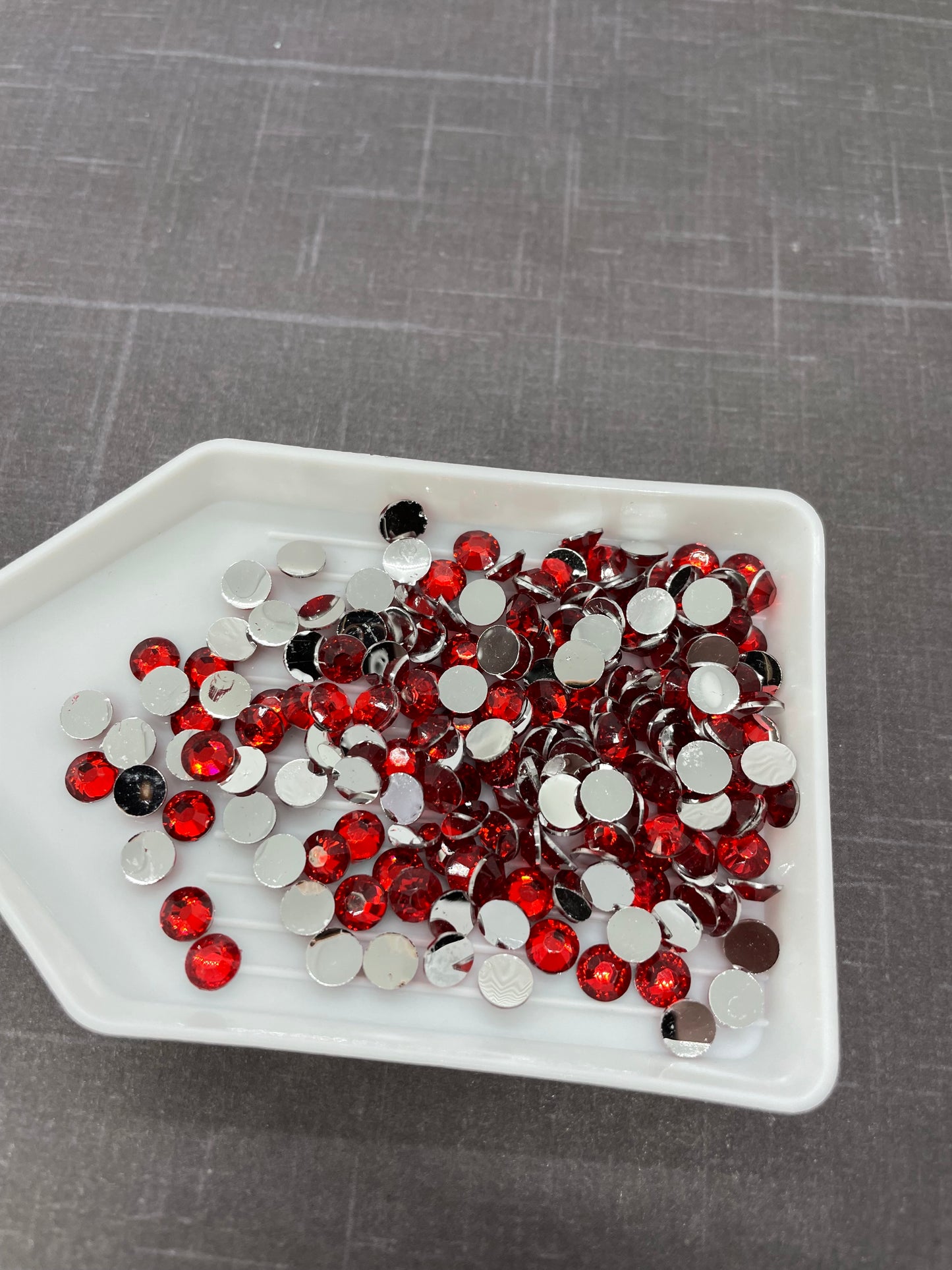 Poppy (Siam) Silver back Resin Rhinestone